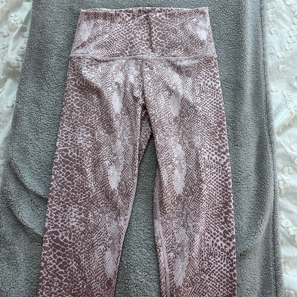 Luca and Grae mauve cheetah print workout set - Picture 7 of 8